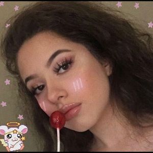 Meet your Posher, Beverly