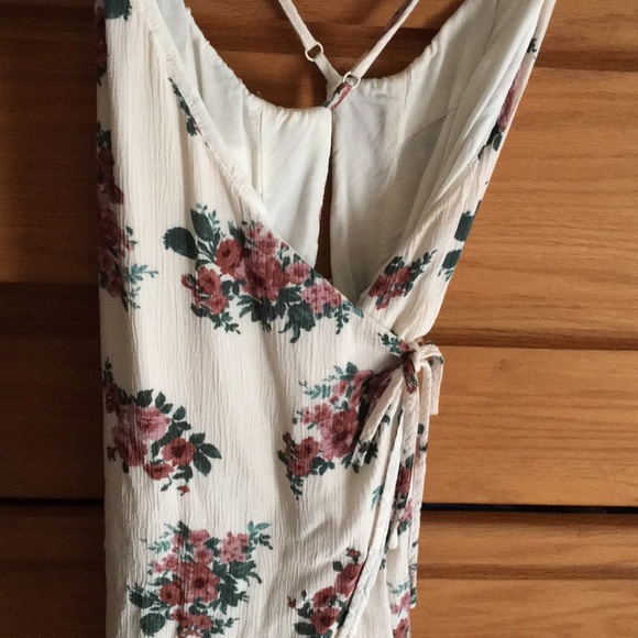 Adorable floral dress - Picture 3 of 5