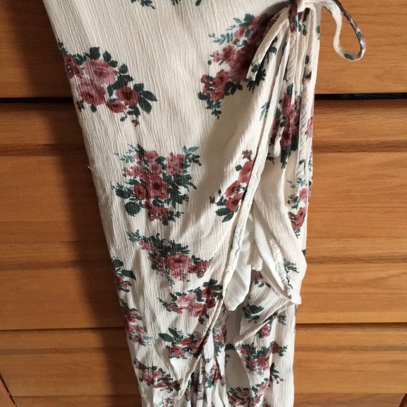 Adorable floral dress - Picture 4 of 5