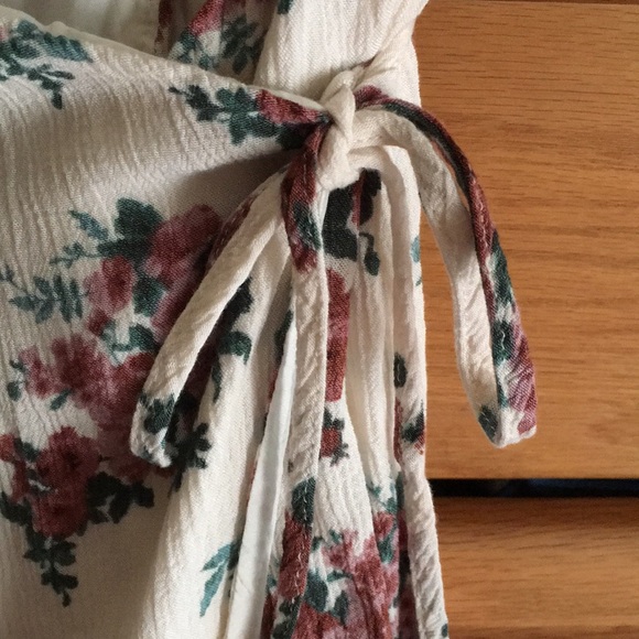 Adorable floral dress - Picture 5 of 5