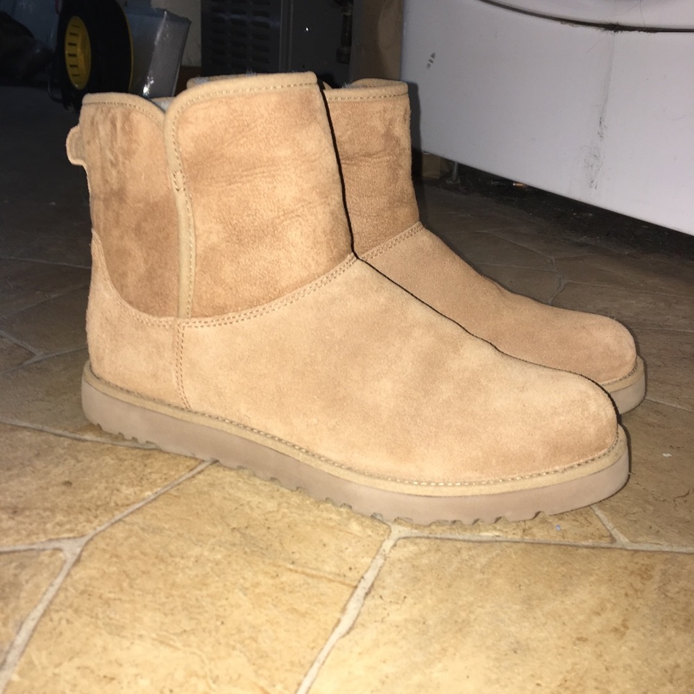 Short Ugg Boots Size 8.5