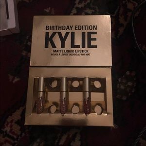 Authentic Kylie mini mrates