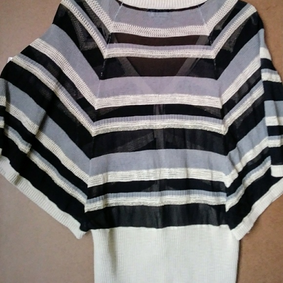 ONE A Vneck Lightweight Sweater - Picture 4 of 4