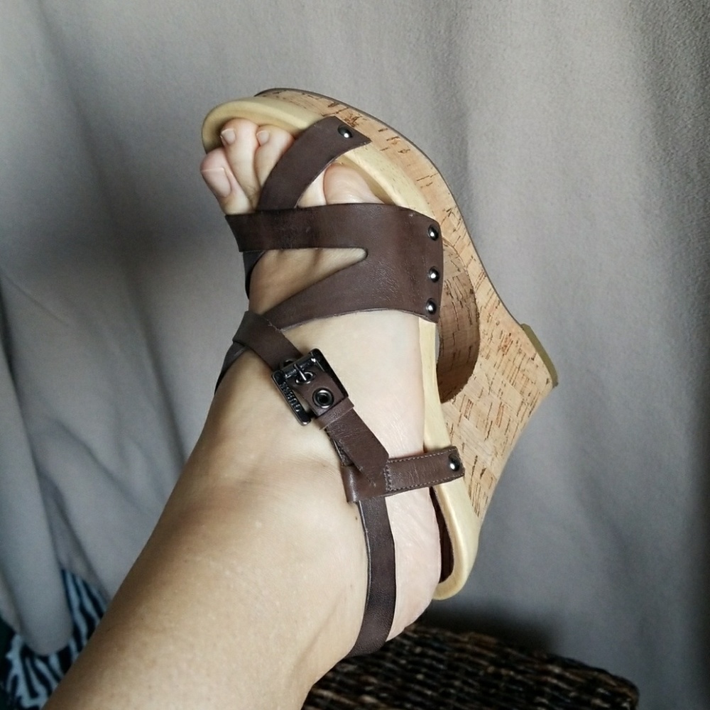 Guess wedges