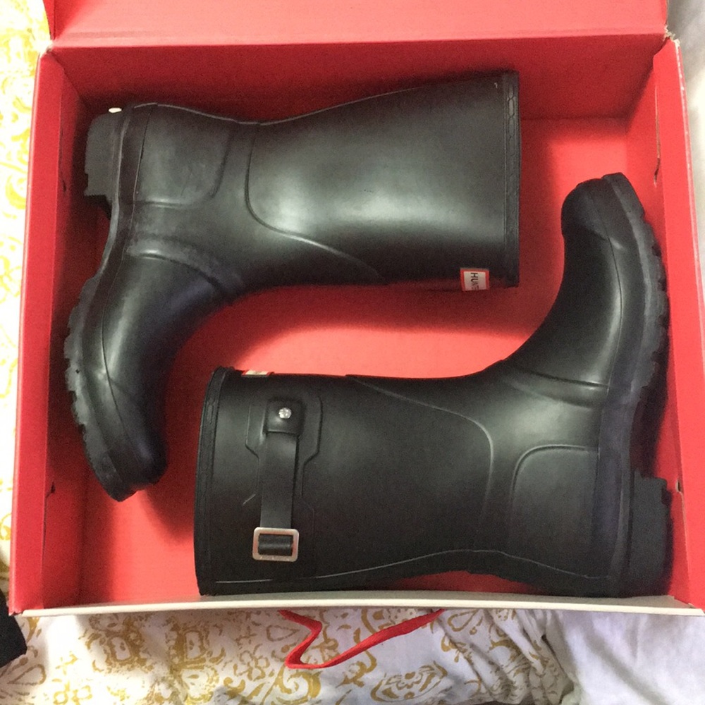 Short matte black hunter boots