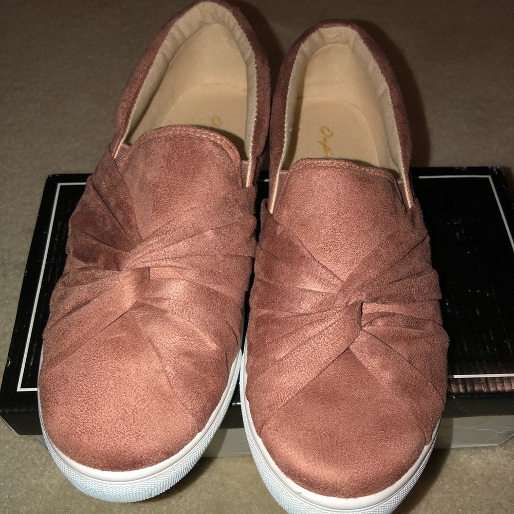 Mauve Qupid knot sneakers