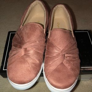 Mauve Qupid knot sneakers