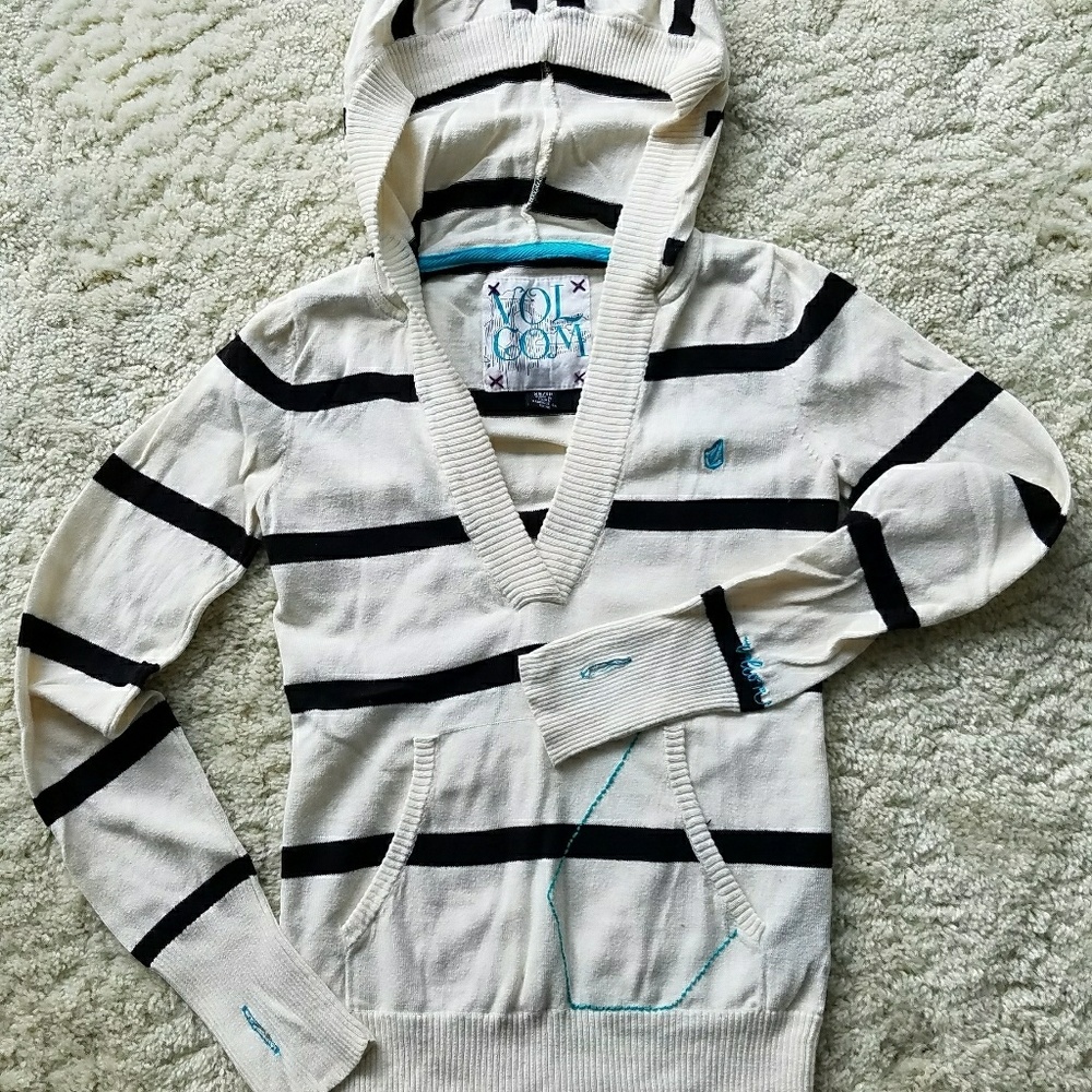 XS/S VOLCOM PULLOVER SWEATER LIKE NEW W/THUMBHOLES