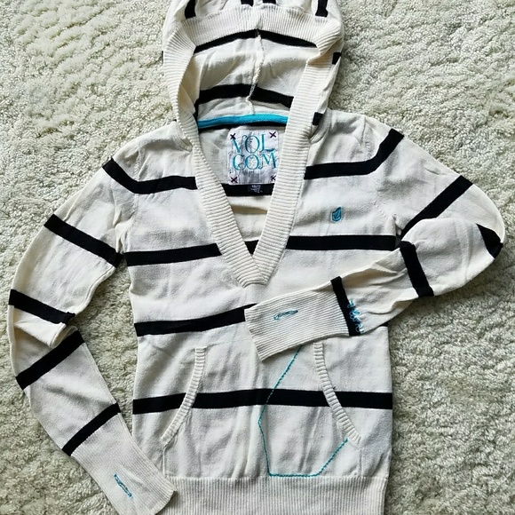XS/S VOLCOM PULLOVER SWEATER LIKE NEW W/THUMBHOLES - Picture 1 of 3