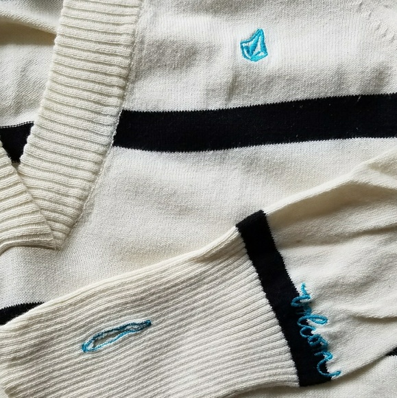 XS/S VOLCOM PULLOVER SWEATER LIKE NEW W/THUMBHOLES - Picture 2 of 3