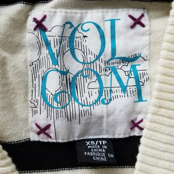 XS/S VOLCOM PULLOVER SWEATER LIKE NEW W/THUMBHOLES - Picture 3 of 3