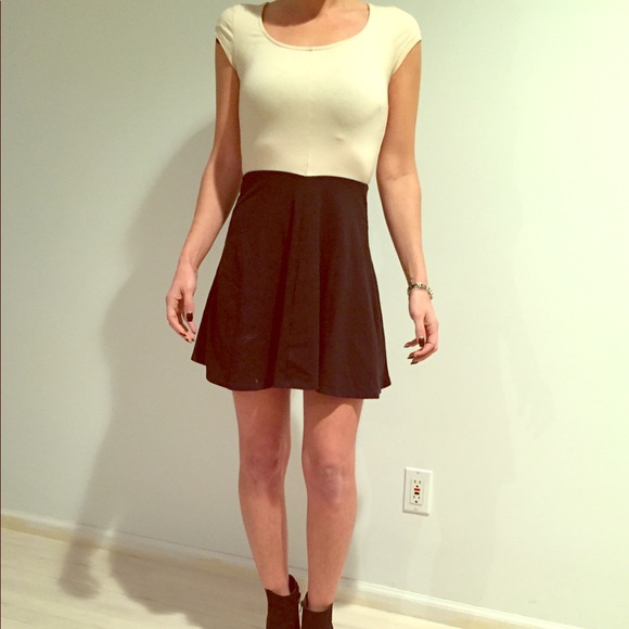 Divided Short Sleeve Dress. Size 4. NWOT! - Picture 2 of 6