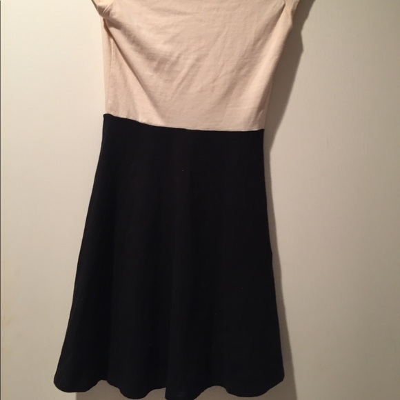 Divided Short Sleeve Dress. Size 4. NWOT! - Picture 6 of 6