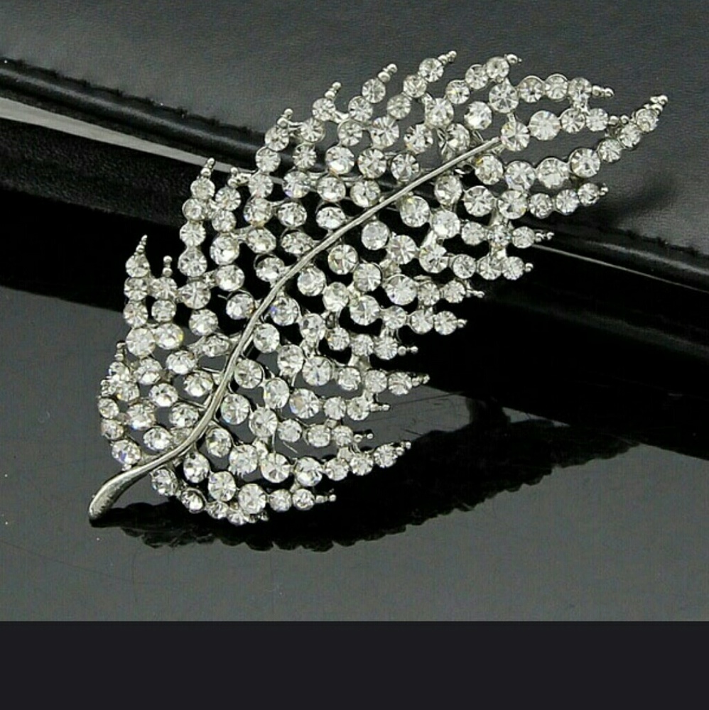 NWT SILVER AND RHINESTONES FEATHER BROOCH