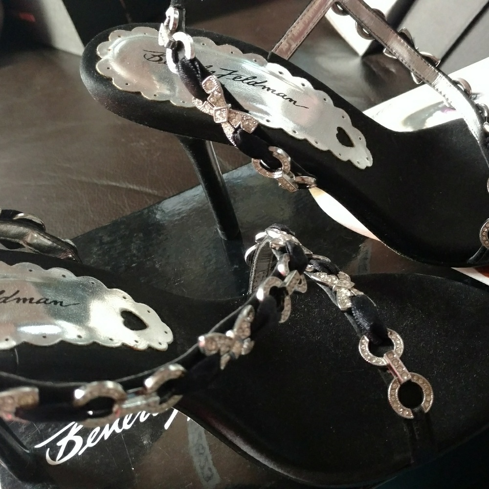 Beverly Feldman sz 6