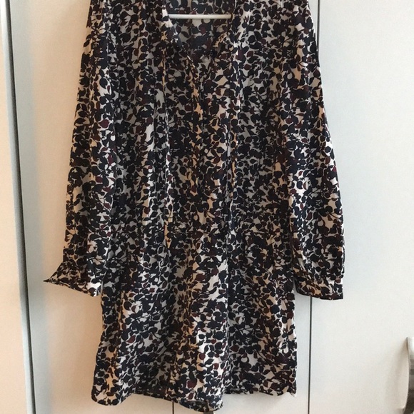 Hidden button shorts romper - Picture 2 of 4