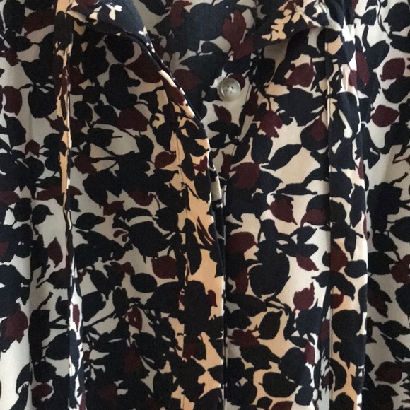 Hidden button shorts romper - Picture 3 of 4