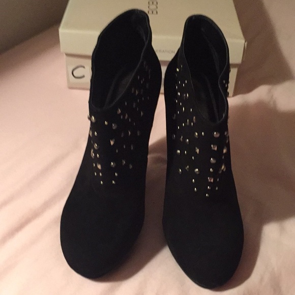 BCBGeneration BG-Model Ankle Booties - Picture 3 of 6