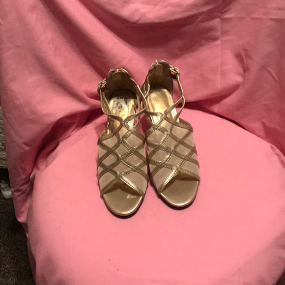 Shoes - Picture 1 of 4