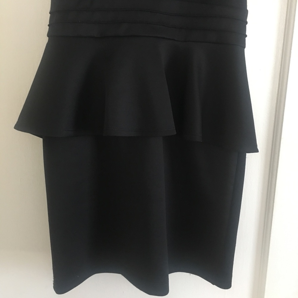 Black dress - Picture 4 of 8