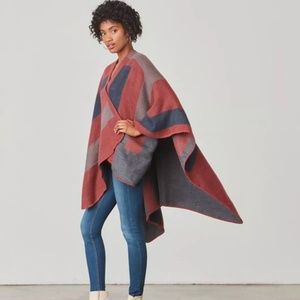 BB Dakota Mulberry Poncho Fab Fit Fun