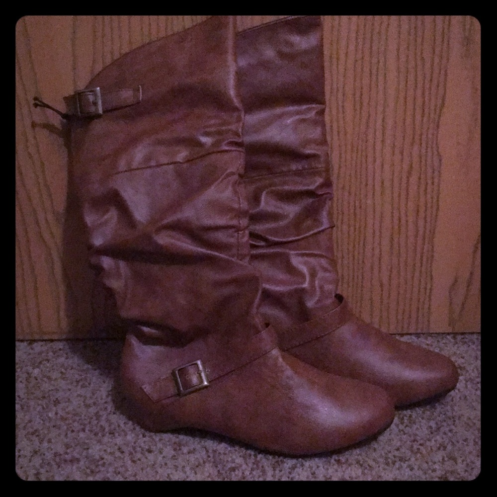 BRAND NEW Brown Boots