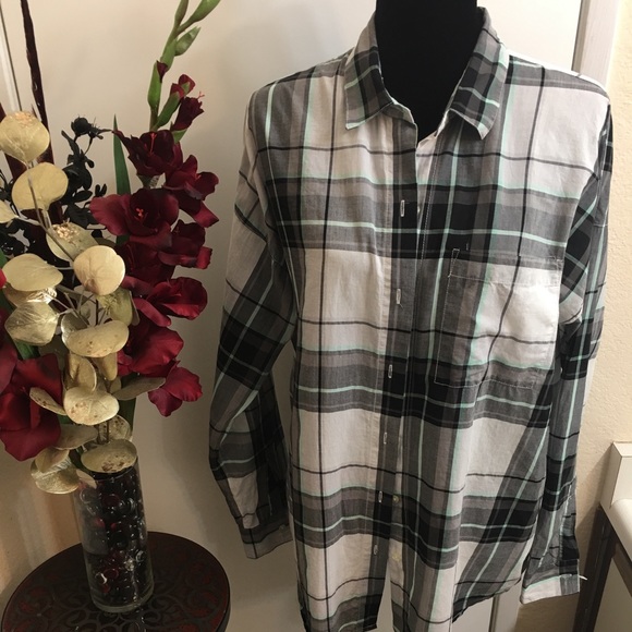 🖤Old Navy Boyfriend Shirt🖤 - Picture 1 of 6