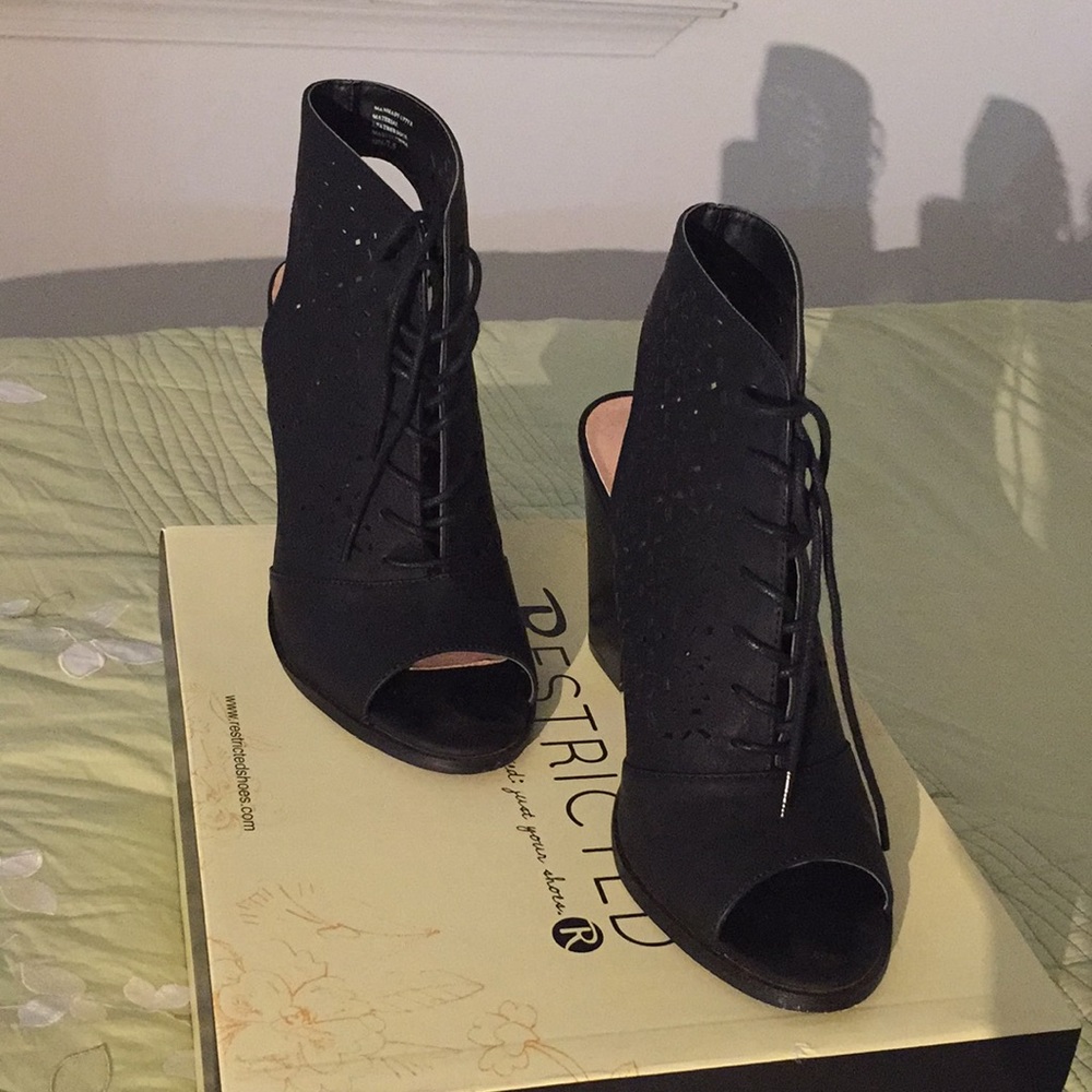 ThreadUP: Black Heeled Sandal