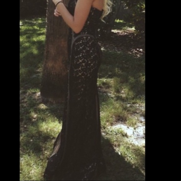 Lace nude and black formal dress - Picture 3 of 3