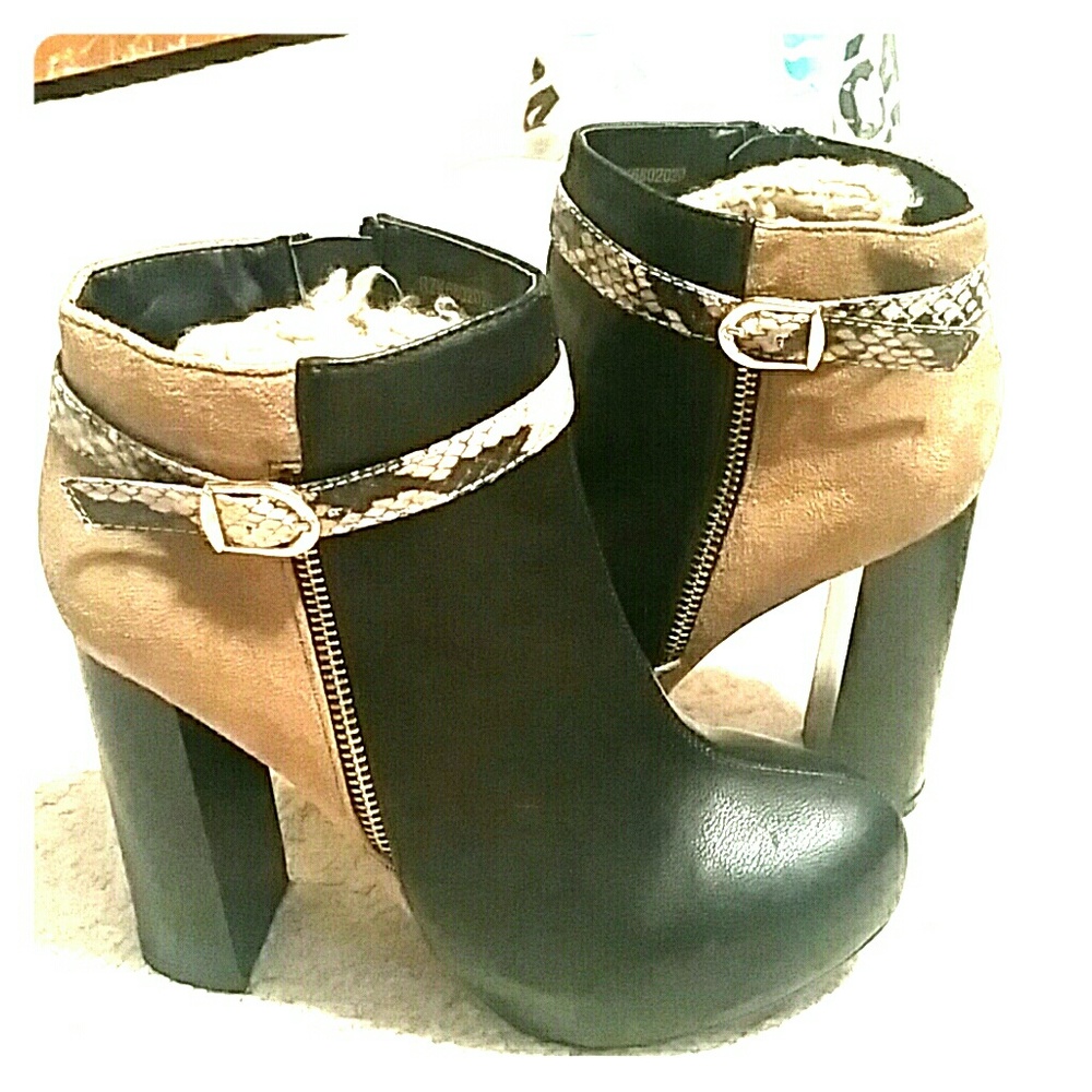 Nwot! Mudo Collection Boots! 8.5-9 with Bracelet