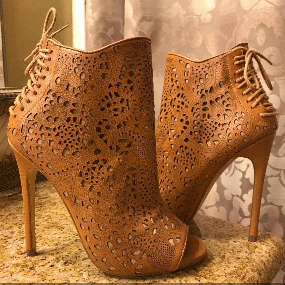 Steve Madden Tan Booties Sz. 6.5