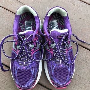 Well condition Brooks Ravenna size 8