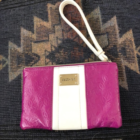 Kenneth Cole wristlet - Picture 1 of 4