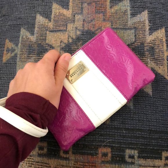 Kenneth Cole wristlet - Picture 3 of 4