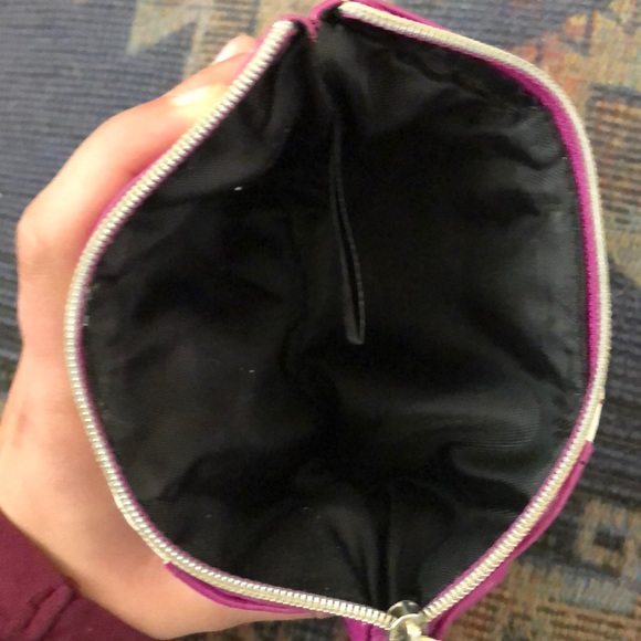 Kenneth Cole wristlet - Picture 4 of 4