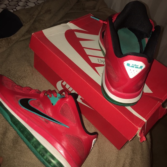 lebron liverpool shoes