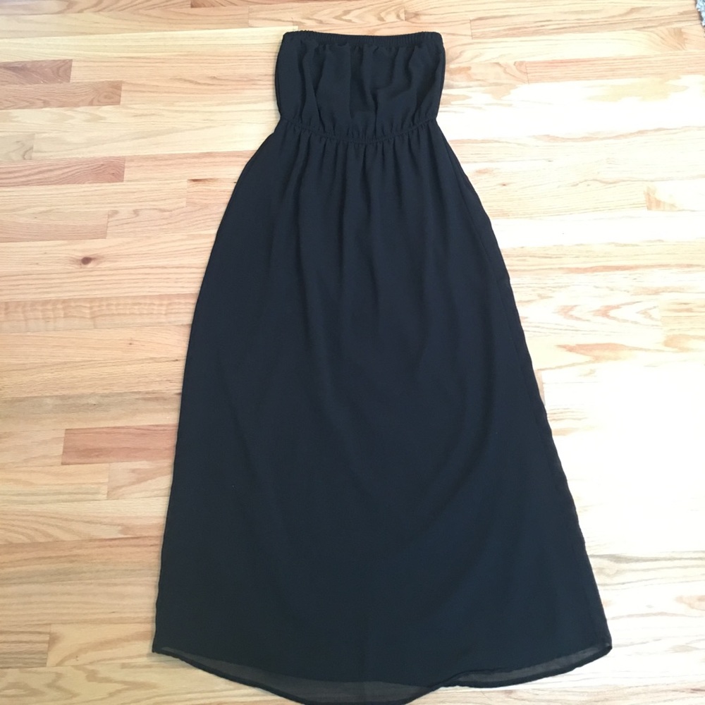 Sleeveless black dress