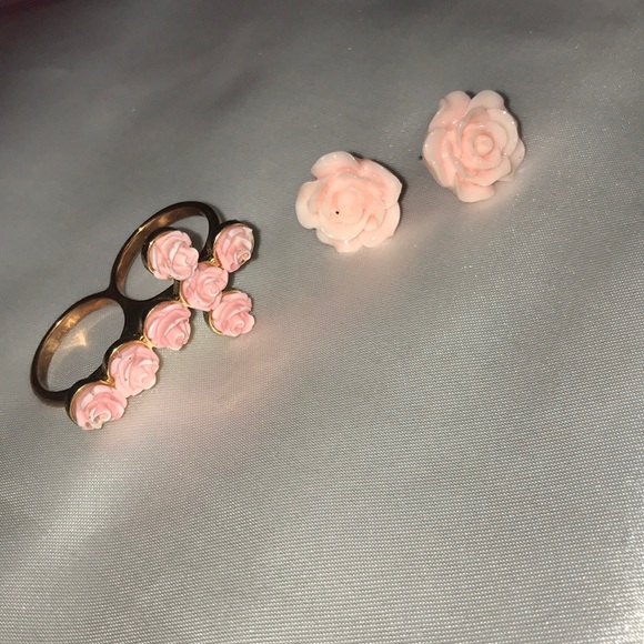 Floral Earring and ring set - Picture 1 of 2