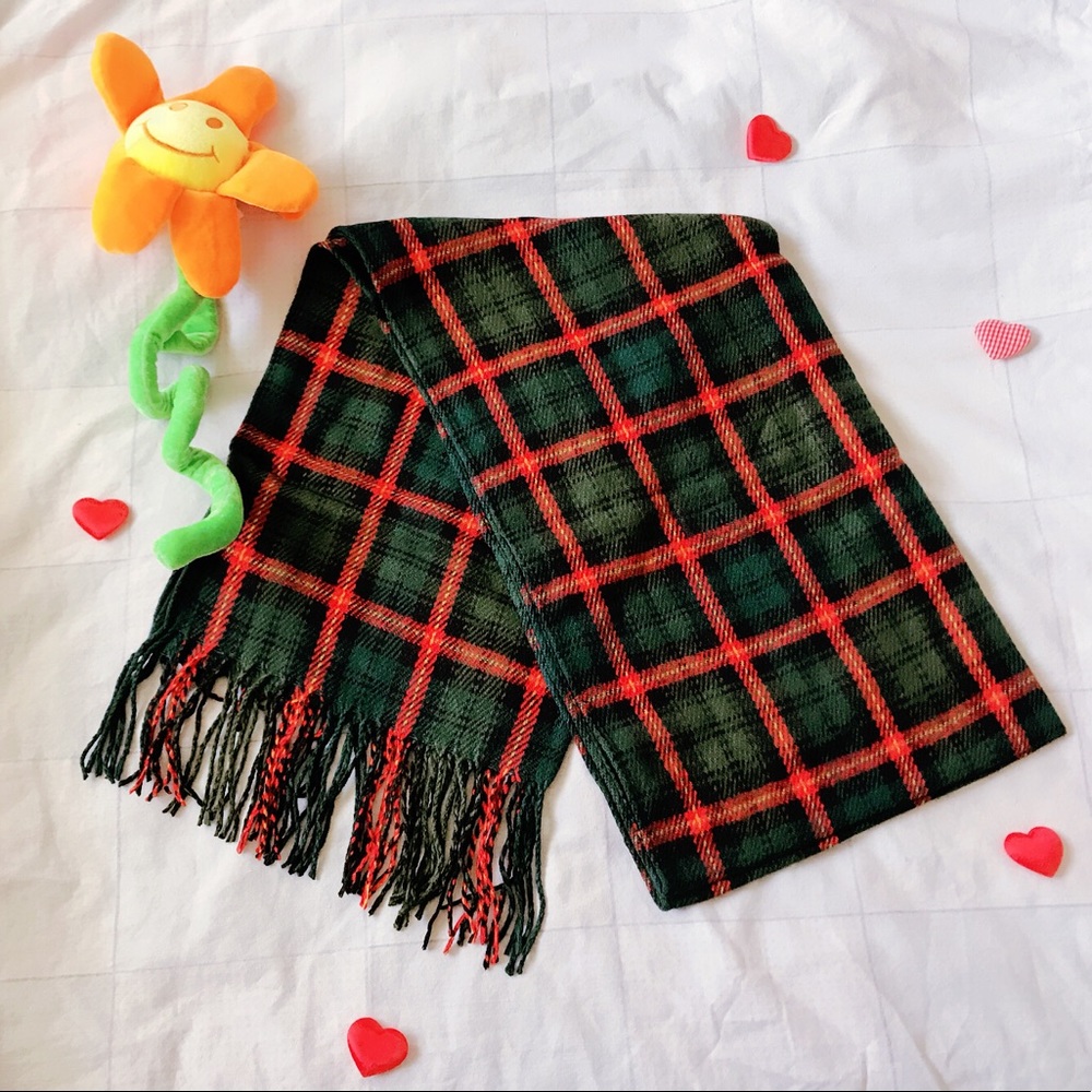 NWT Beautiful Cozy Scarf - Picture 2 of 3