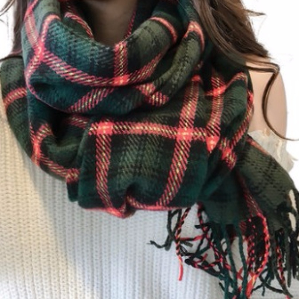 NWT Beautiful Cozy Scarf