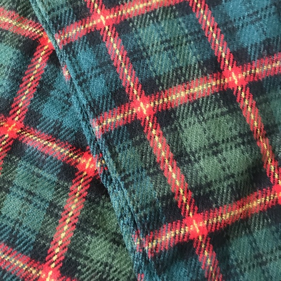 NWT Beautiful Cozy Scarf - Picture 3 of 3