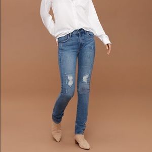 NWOT Medium wash distressed Levi's 505c