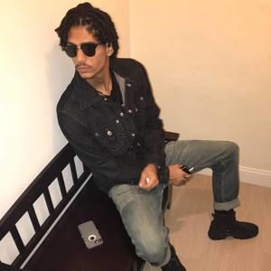 Meet your Posher, Theo