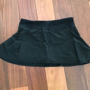 EUC lululemon black tennis skirt size 6