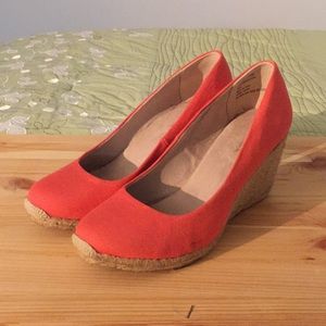 ThreadUP: Bass Wedges