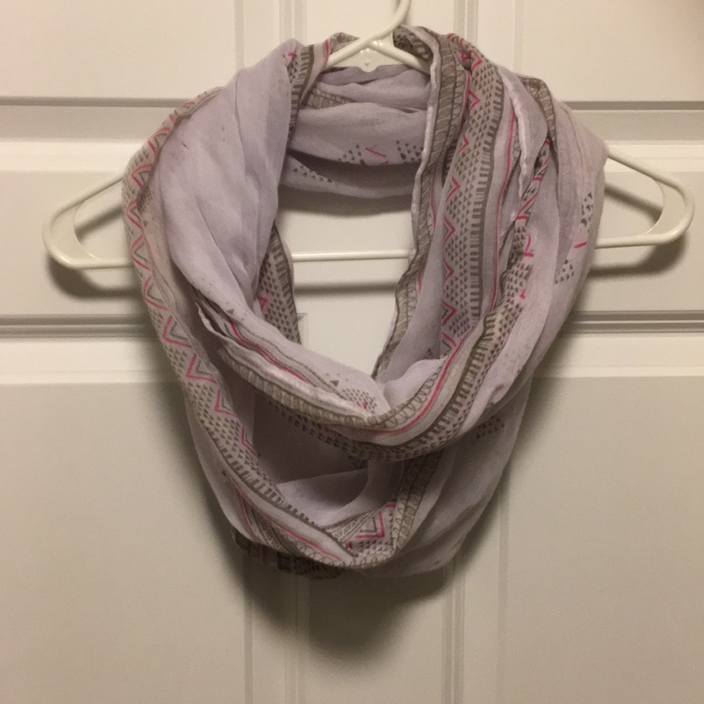 Infinity scarf geometric pattern
