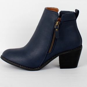 Chunky heel ankle boot (Navy)