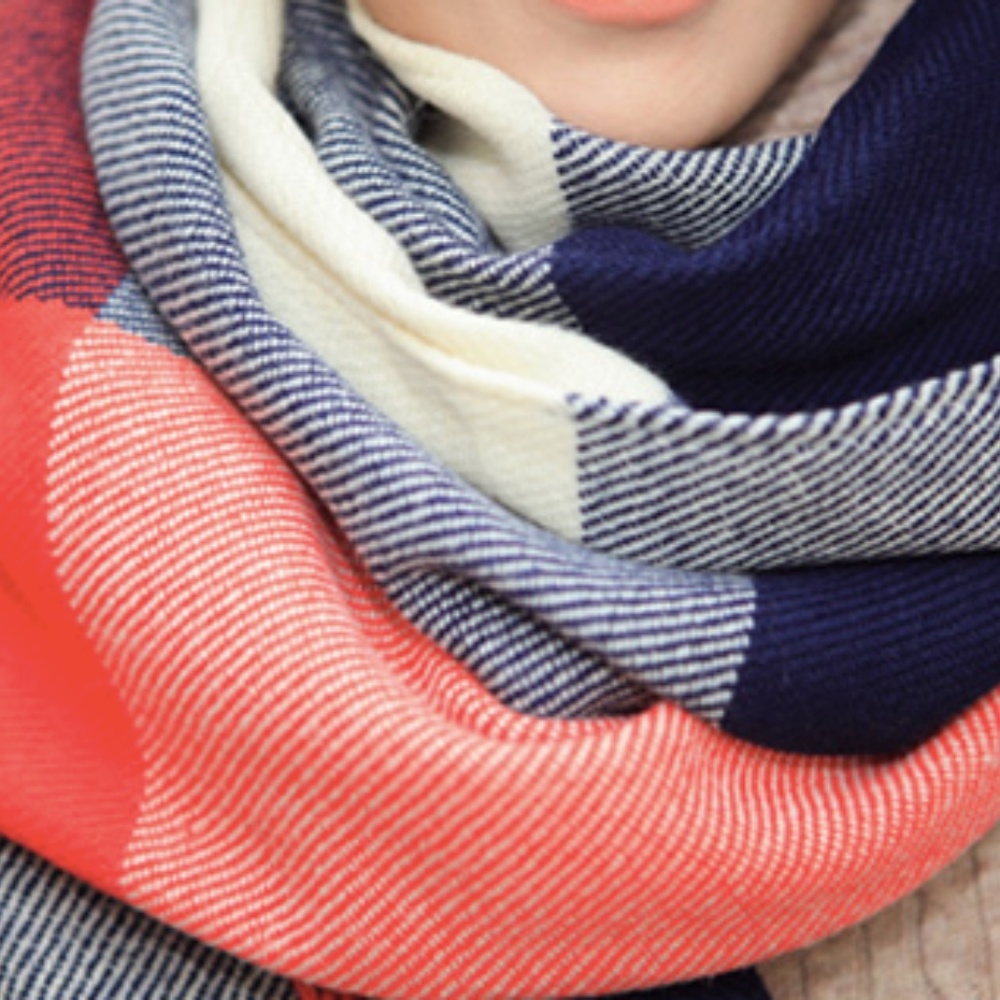 NWT Beautiful Cozy Scarf