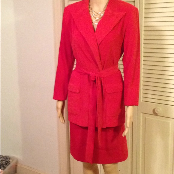 Suit - Picture 3 of 5