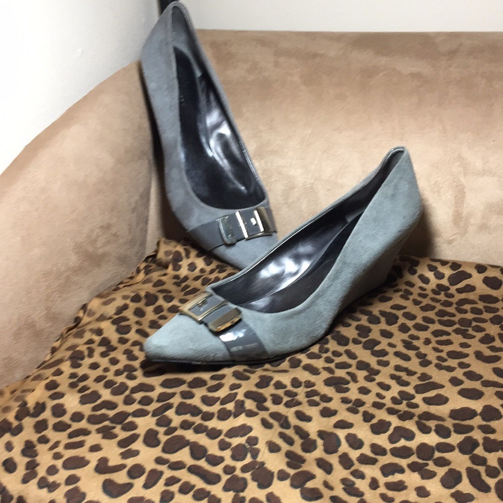 Nine West Gray suede 2.5" wedges w/ patent s 10